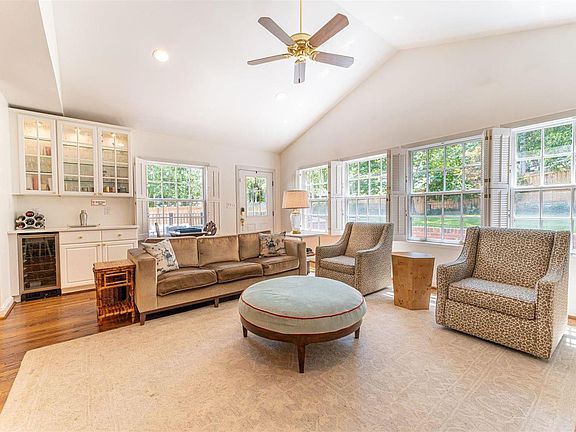 2nd image of 15 Fleetwood Dr