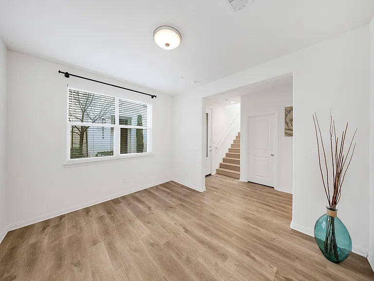10532 Wilding Dr — Photo 32