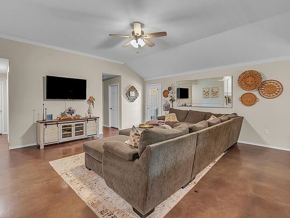 5th image of 213 Woodlands Blvd