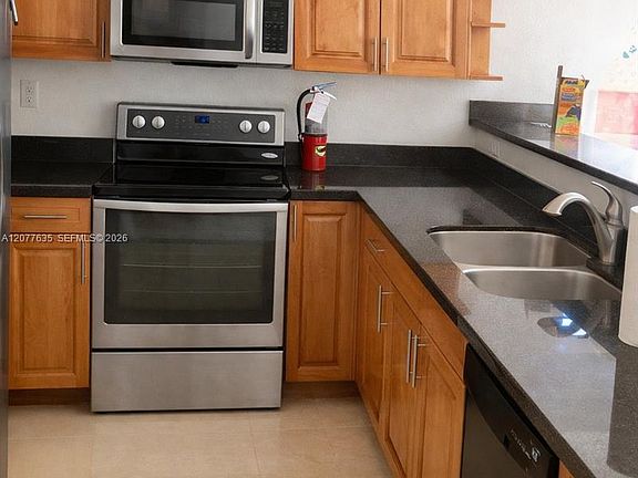 4th image of 318 NE 166th St #318