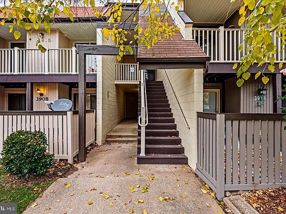 2nd image of 3916 Woodhue Pl #8
