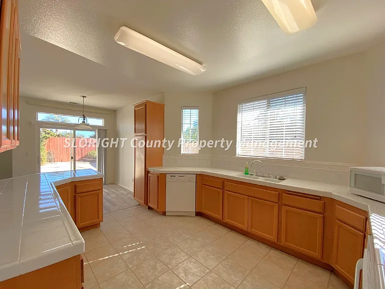 1654 Belmont Ct — Photo 15