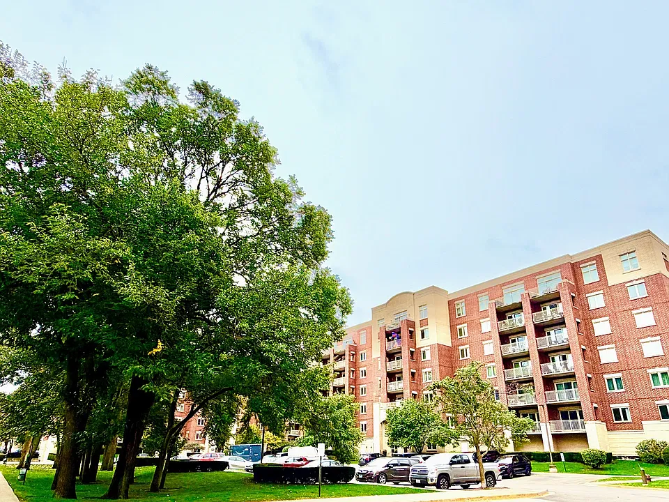 8727 W Bryn Mawr Ave #208
