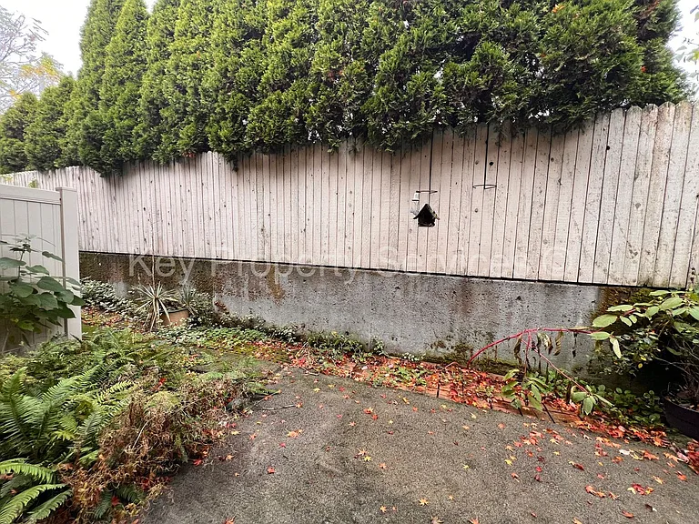 607 R St — Photo 17