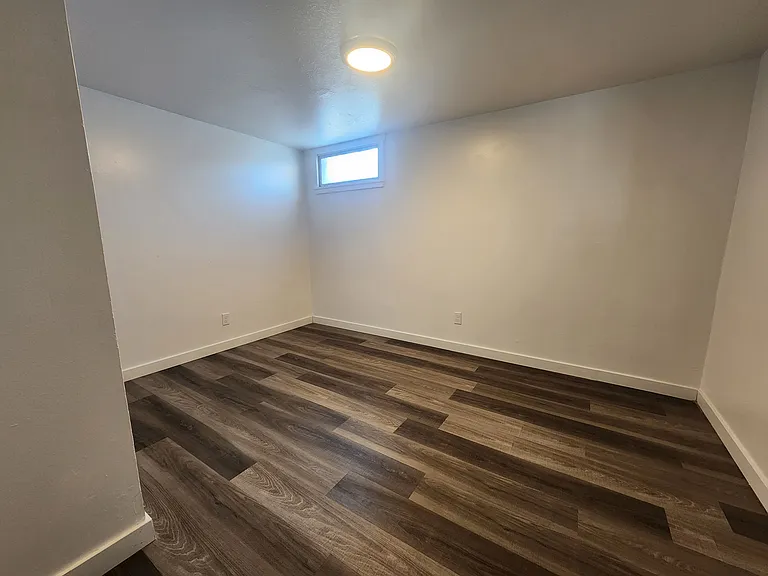 205 E 5th St — Photo 8
