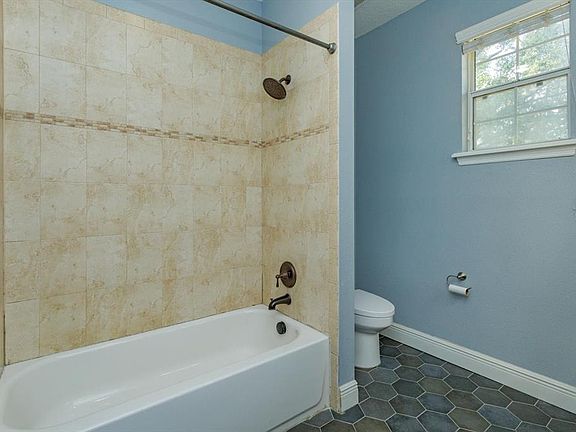 2nd image of 41 E Spruce St #41