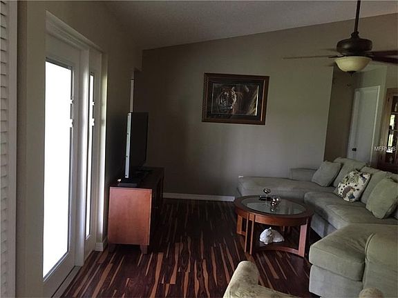 5th image of 988 Hickory Ct
