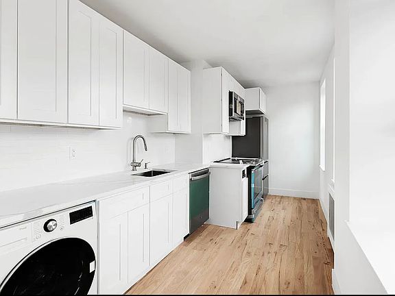 3rd image of 101 E 116th St #605