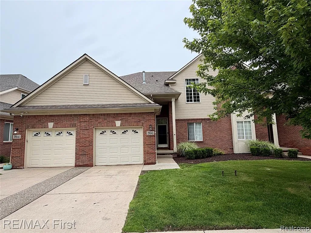 2 bed, 2.0 bath, 1700 sqft, $2,100 — Photo 1