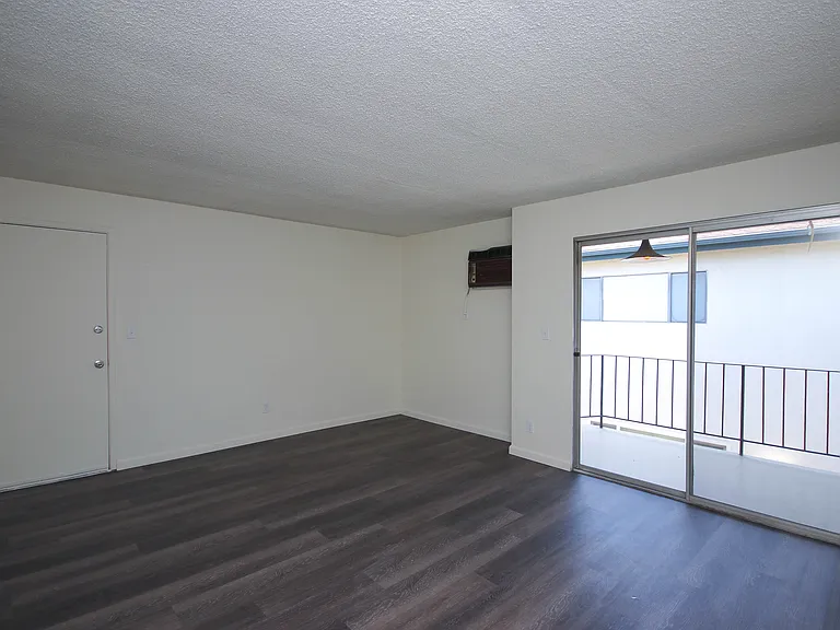 896 Magnolia Ave #5 — Photo 4