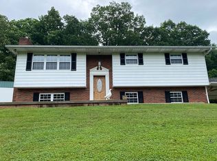 113 Sugar Camp Rd, Mineral Wells, WV 26150