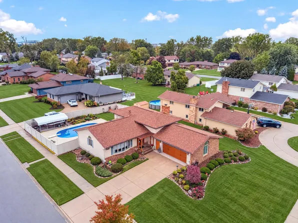 9838 Redbud Rd, Munster, IN 46321