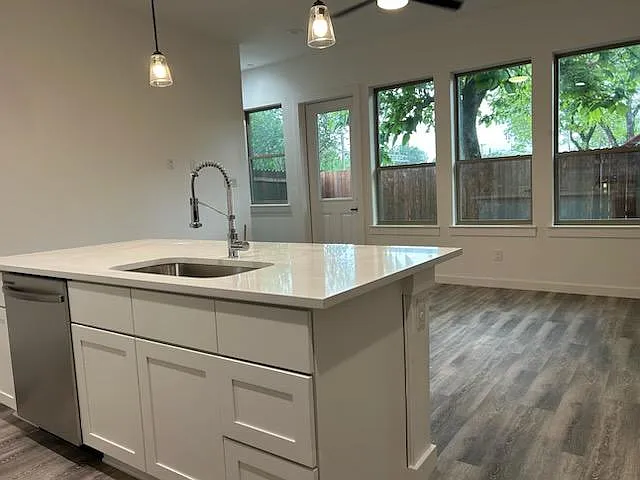 3 bed, 2.5 bath, 1596 sqft, $2,500 — Photo 4