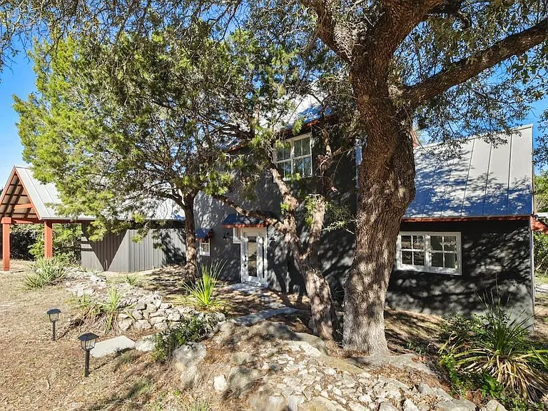 1612 The High Rd — Photo 1