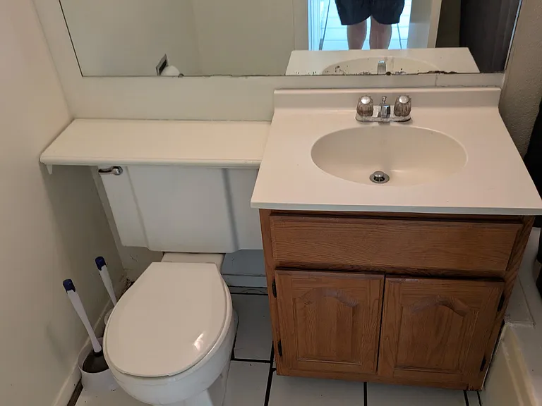 321 Hoffman Ct #12B — Photo 4