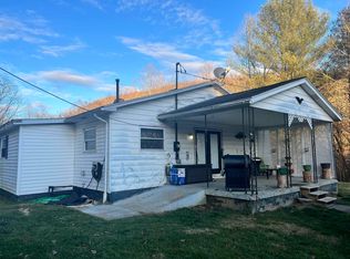 195 Diperna Rd, Lumberport, WV 26431