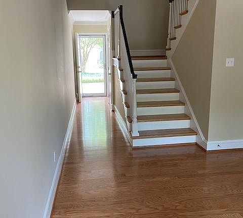 5th image of 7715 Village Dr