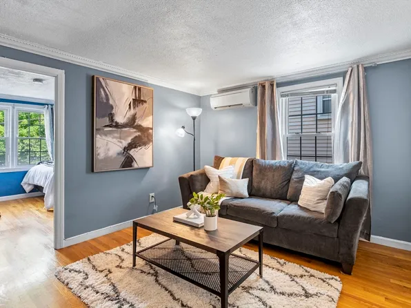 11 Columbia Rd APT 5, Wakefield, MA 01880