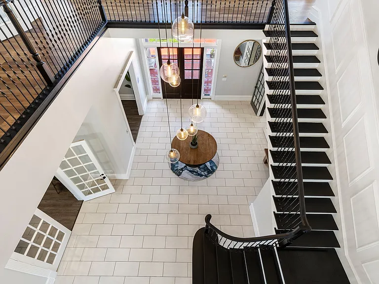 Leasing Center