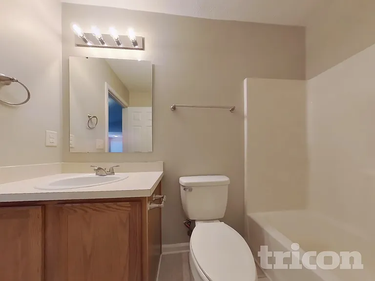 477 Yorktown Ln — Photo 12