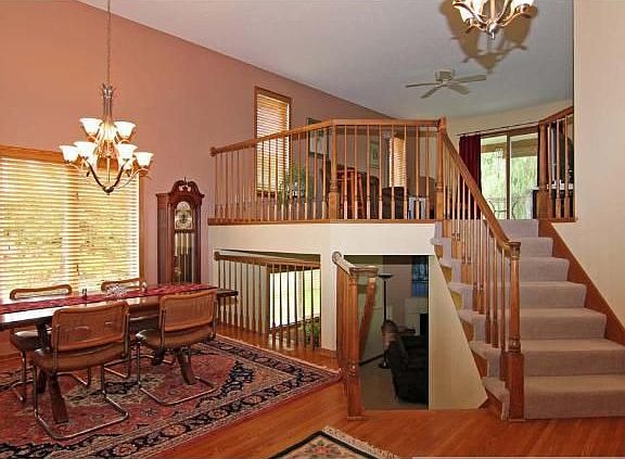 3rd image of 826 Winterberry Dr