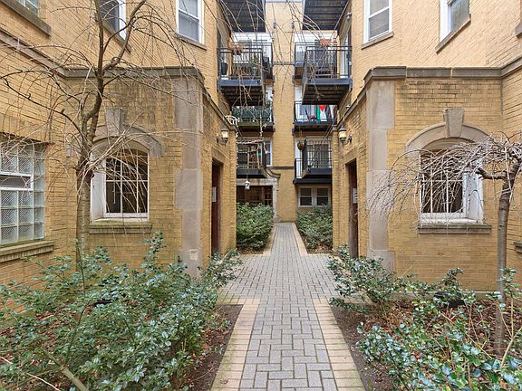 3rd image of 7054 N Damen Ave #1