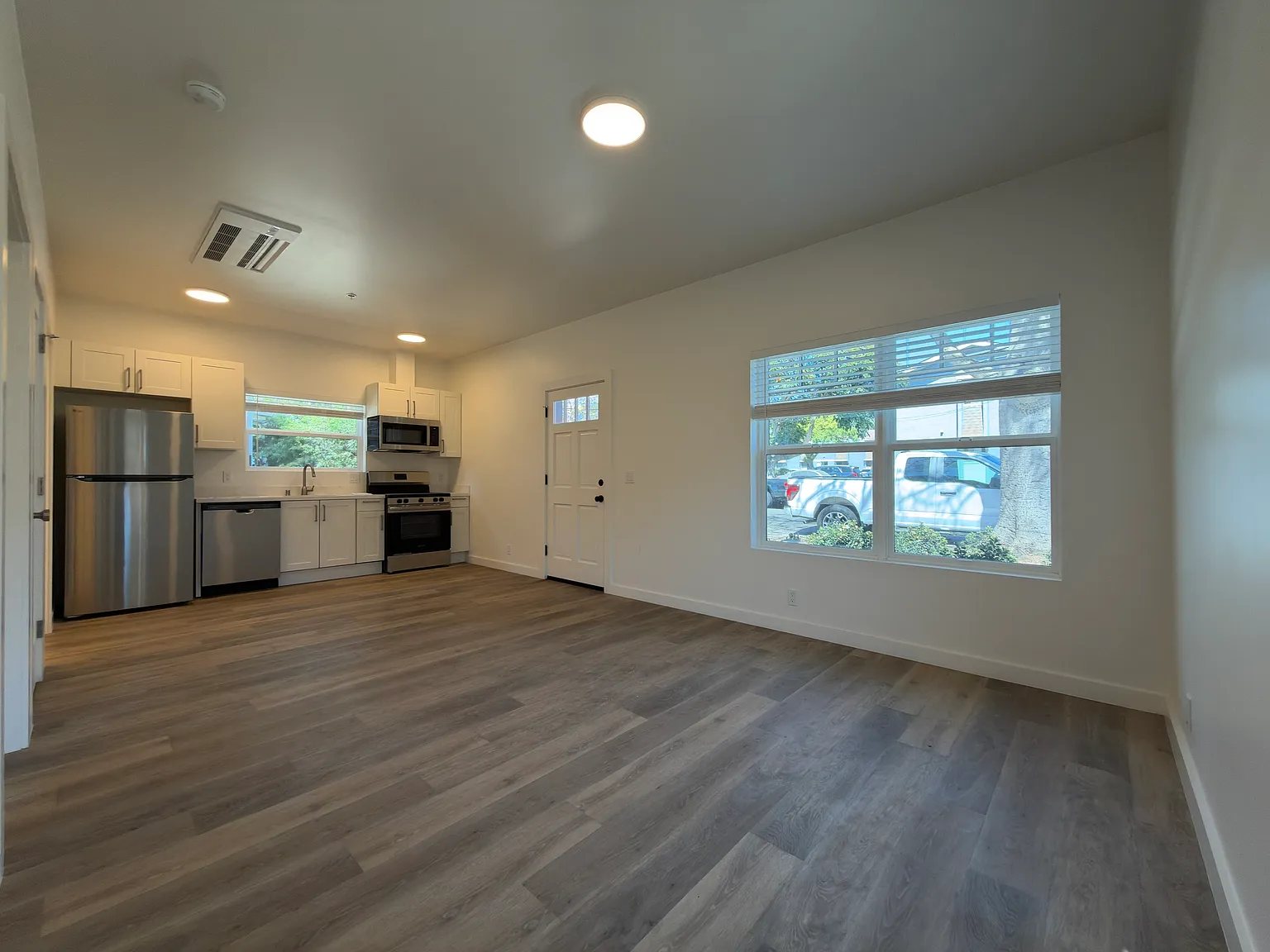 210 S Voluntario St — Photo 2