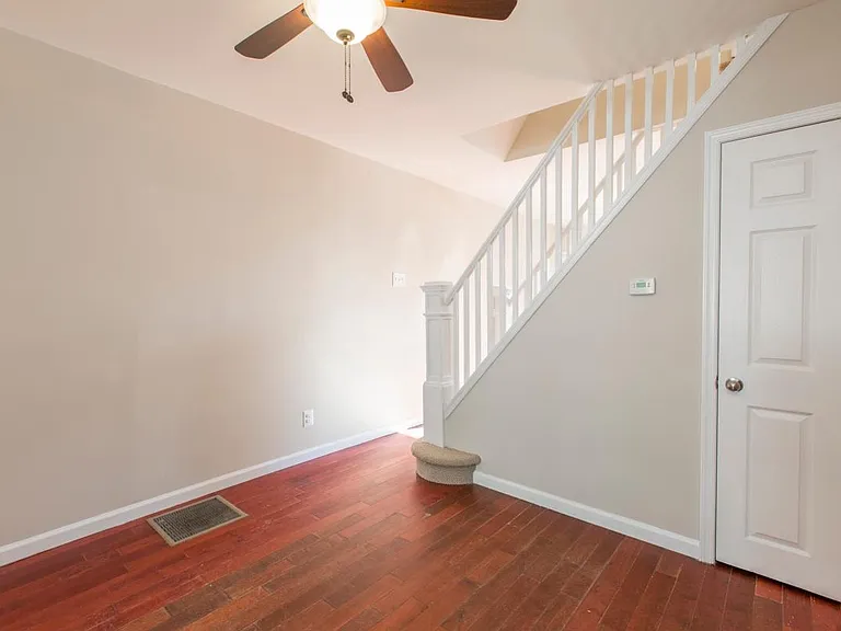 2826 Mercer St — Photo 7