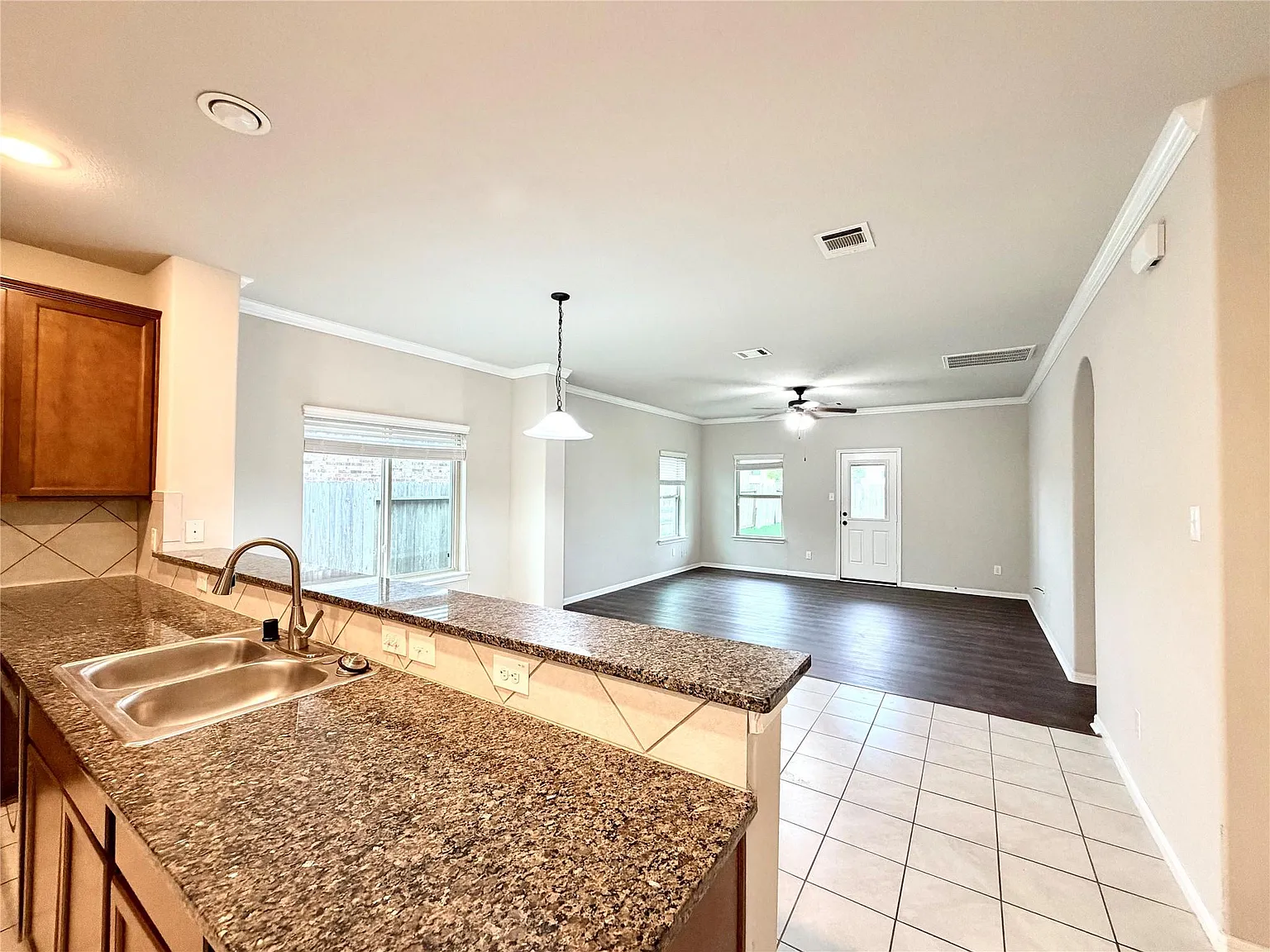 3 bed, 2.0 bath, 1793 sqft, $2,150 — Photo 3