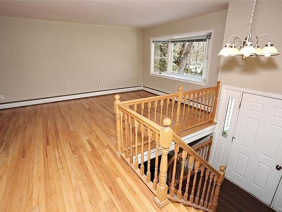 5th image of 7 Kingsville Dr