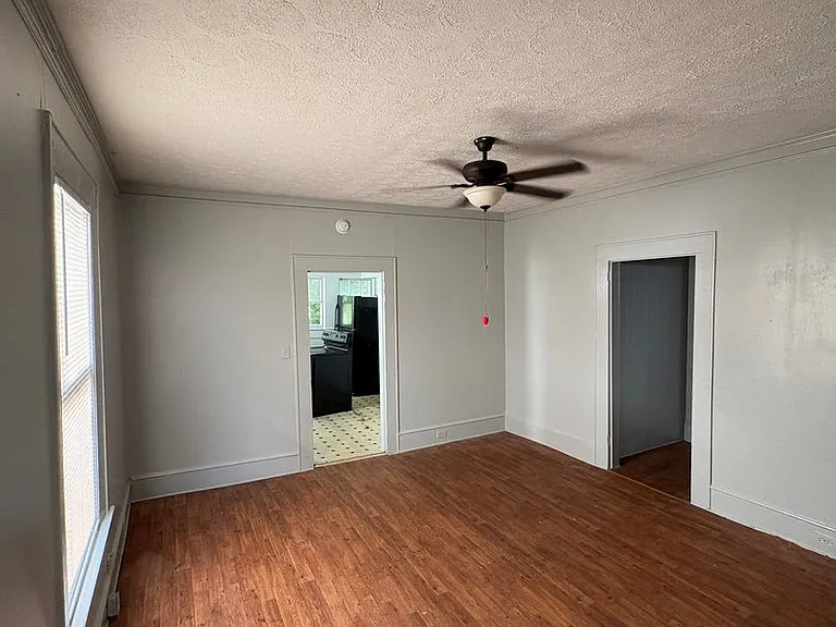 617 Candler St — Photo 2