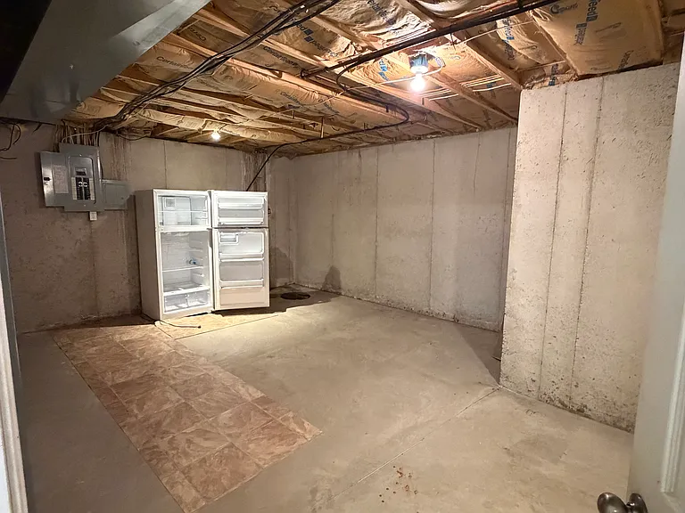 Meadow Crest Dr — Photo 18