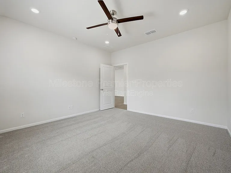 1819 Boxwood Dr — Photo 14