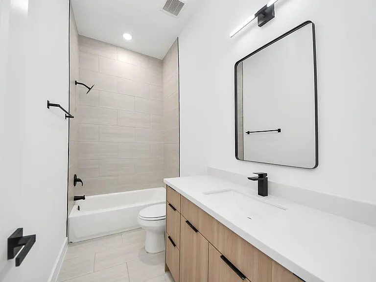 7117 Eastwood St — Photo 24