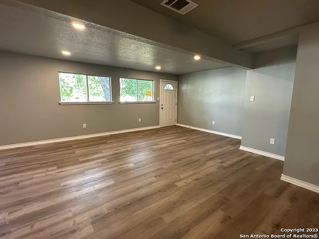 546 W Petaluma Blvd — Photo 7