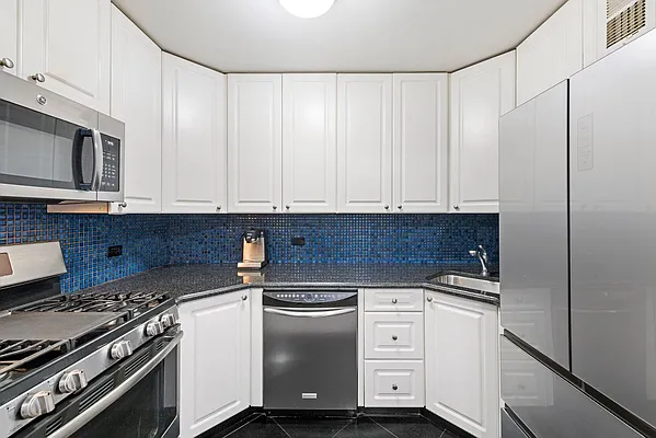 Sold by Nest Seekers International | media 4