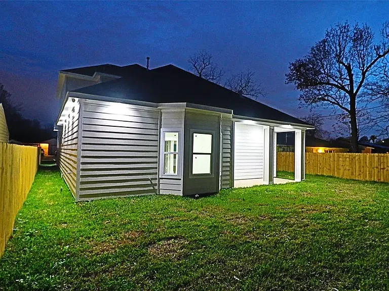 5335 Myrtlewood St — Photo 25
