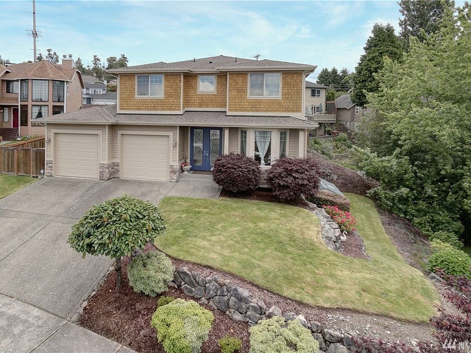 2nd image of 4614 Lighthouse Dr NE