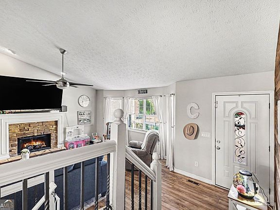 5th image of 302 Fairview Ln