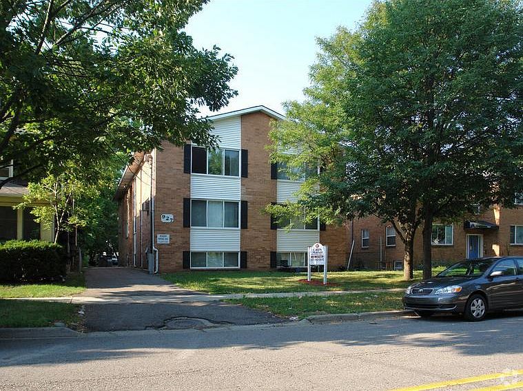 1st image of 927 W Shiawassee St #3