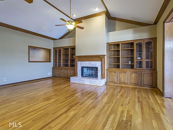 5th image of 318 Trenton Cir