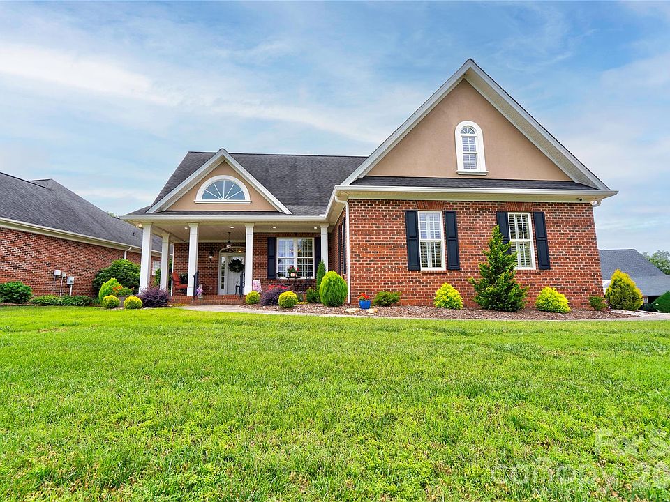 1st image of 121 Blakemore Dr