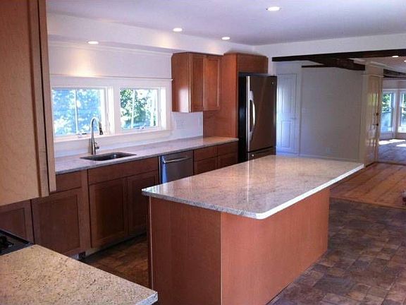Spacious Cooks Kitchen