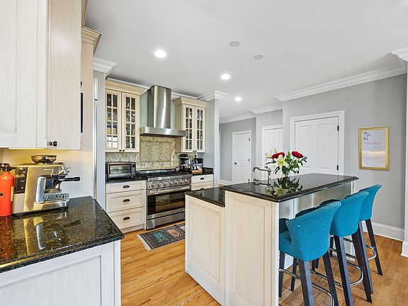 5th image of 2657 N Clybourn Ave #2B