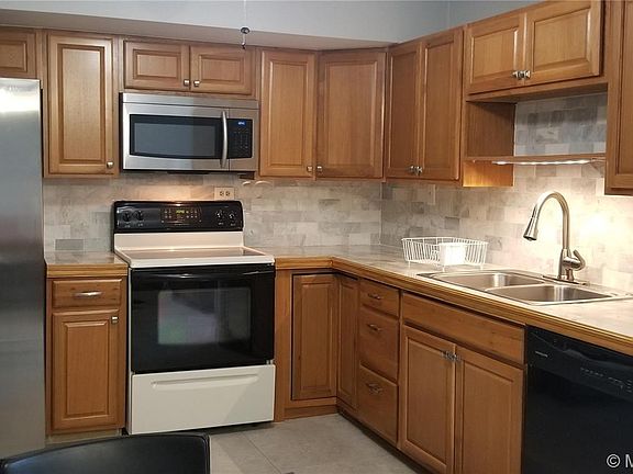 5th image of 16565 NE 26th Ave APT 4I