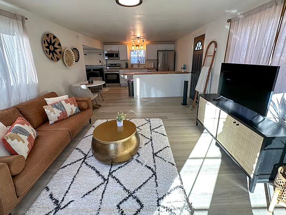 2nd image of 2807 Benton St #1/2