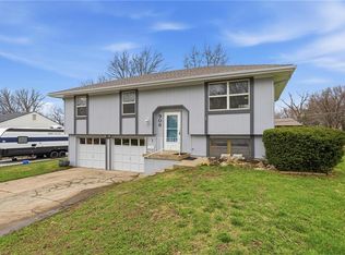 906 NE 67th Pl, Gladstone, MO 64118