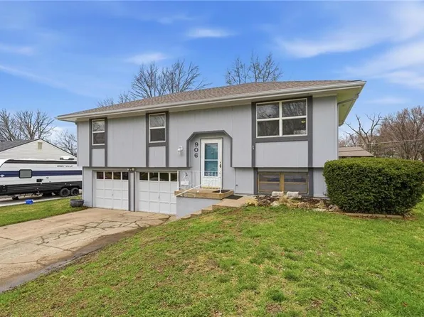 906 NE 67th Pl, Gladstone, MO 64118