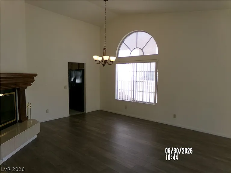 809 Long Branch Dr — Photo 6