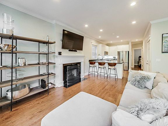 2nd image of 3249 N Southport Ave #2